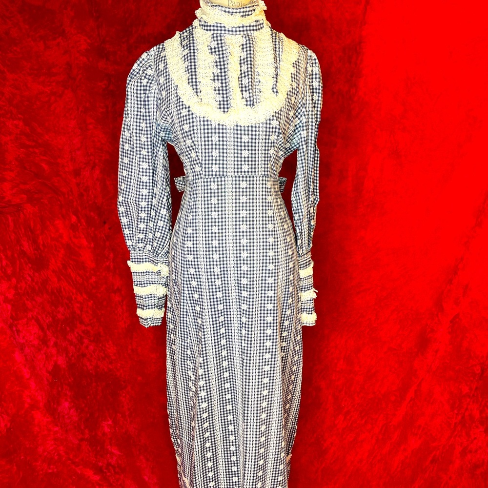 1970s cottage core prairie maxi dress with matching  bonnet